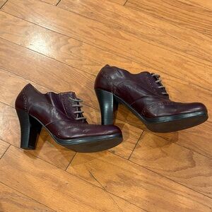 Elegant Burgundy Heeled Oxford Shoes. 2000 era